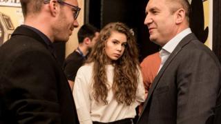Щерката на президента критично слаба, пусна плашеща СНИМКА 18+ по сутиен и ремъци