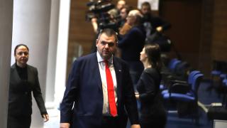 Пеевски с тежки въпроси към прокуратурата за касиерите БЛИЦ TV