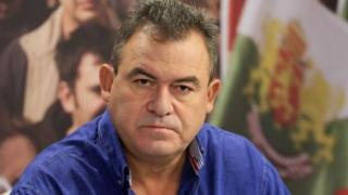 Богомил Бонев тропна по масата: Оставете на мира този министър!