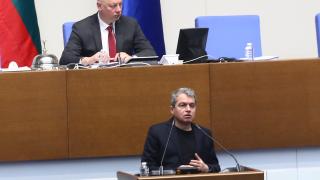 Страшен цирк в НС: Йорданов удари ПП: Шавлива булка сте, ударихте земята с...
