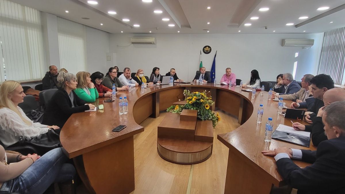 Обявиха грипна епидемия в Пловдивско, учениците с пръст в уста