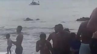 Пред семейства с деца: Хванаха туристи да правят секс върху джет ВИДЕО 18+