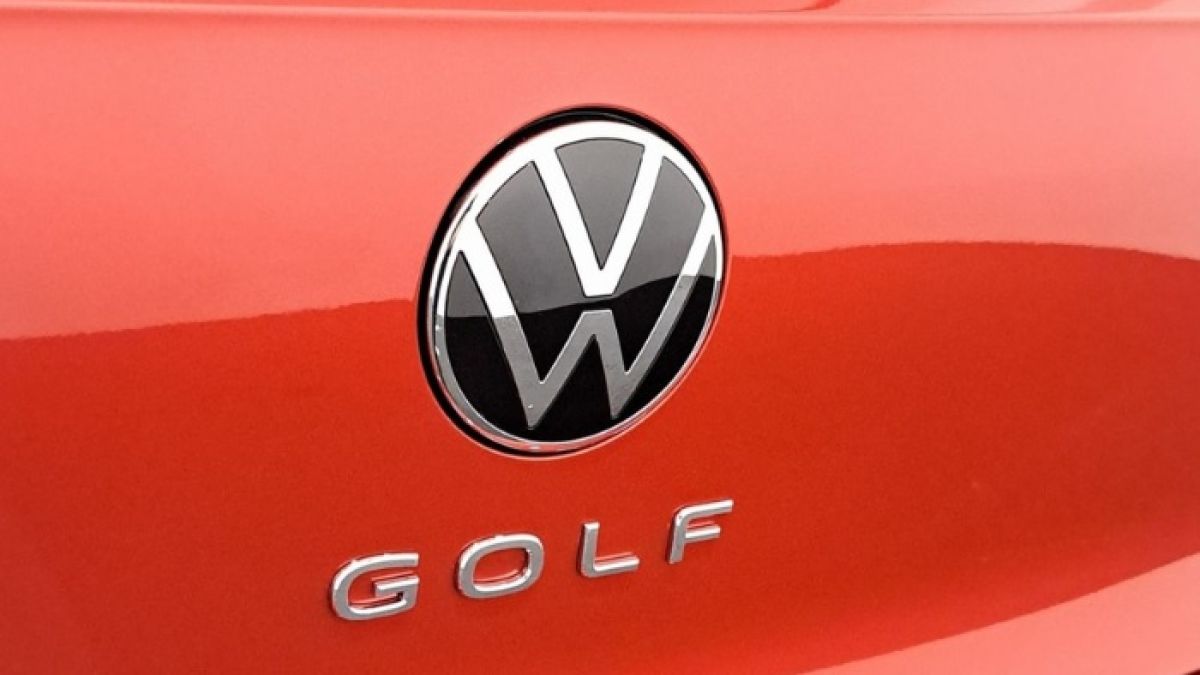 Разсекретиха напълно новия Volkswagen Golf преди премиерата СНИМКИ