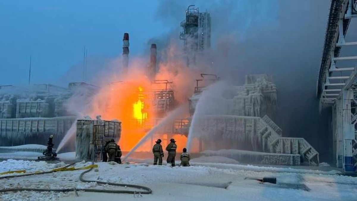 Тежък удар по втория най-голям производител на природен газ в Русия, намесиха украински дронове ВИДЕО