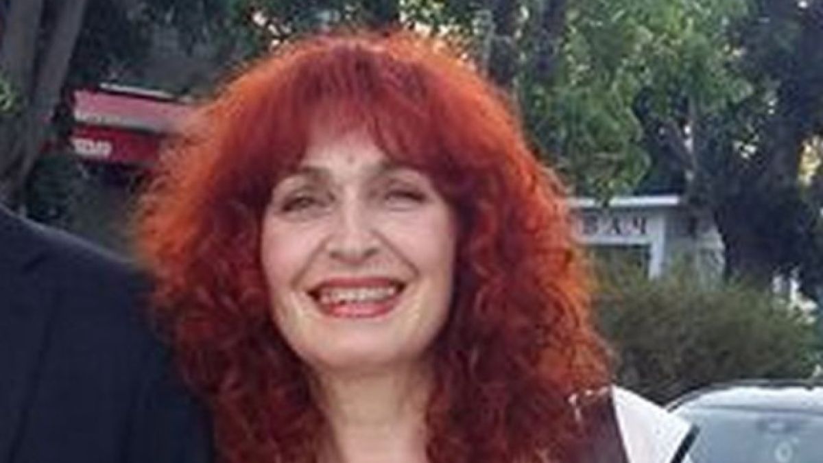 Огромна трагедия: Бургас плаче за закланата от сина си обичана учителка 
