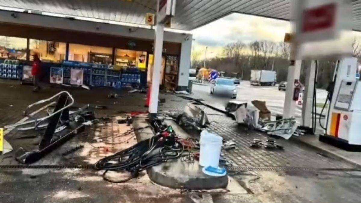 Нашенец-камикадзе се вряза в бензиностанция в Словакия, крещял "Аллах Акбар" ВИДЕО