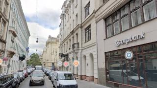Bloomberg: Собственикът на една от най-важните банки в България разпродава активи