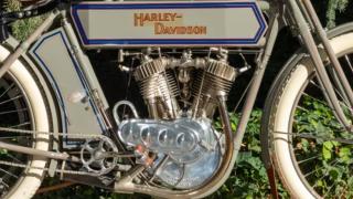 Стар мотоциклет Harley-Davidson се продава на цената на суперавтомобил СНИМКИ