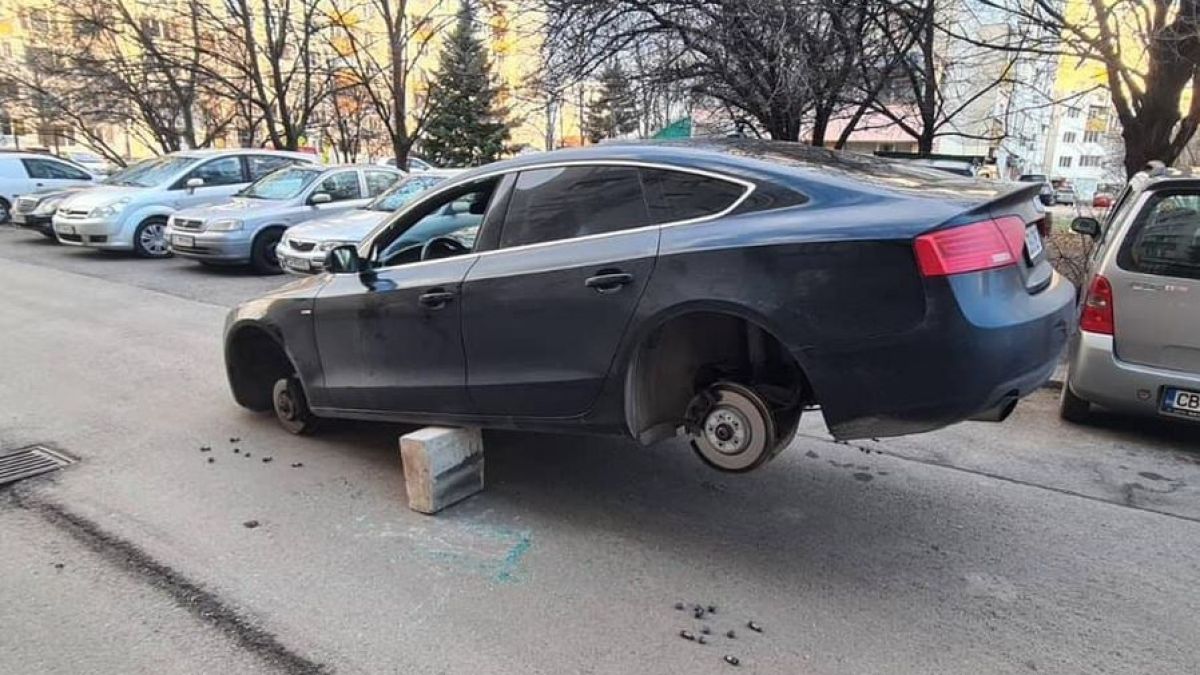Нови разкрития за безумието с кола на трупчета в "Младост" в София, собственикът призна, че...