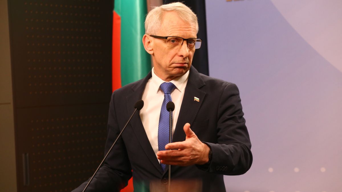 Денков вдига правителствения Еърбъс до САЩ, пръска четвърт милион залудо