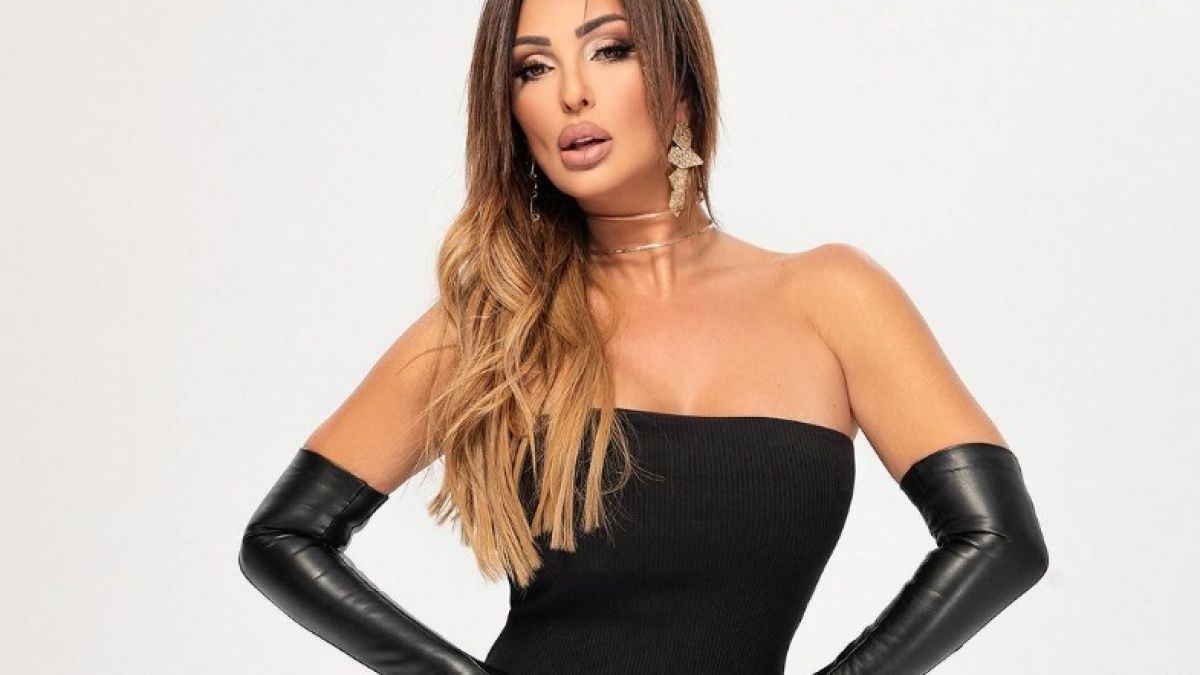 Глория се пусна гола от плажа и я нападнаха, че кожата й е виснала СНИМКА 18+