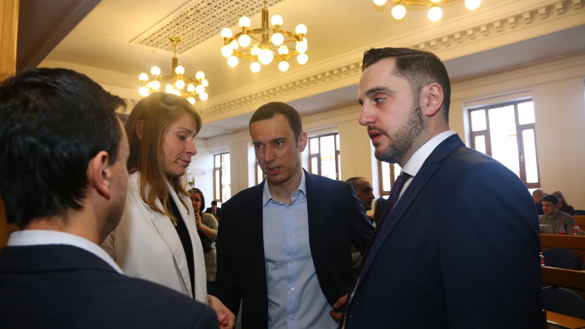 В СОС развъртяха метлата! Принуждават хора да напускат срещу 10 заплати