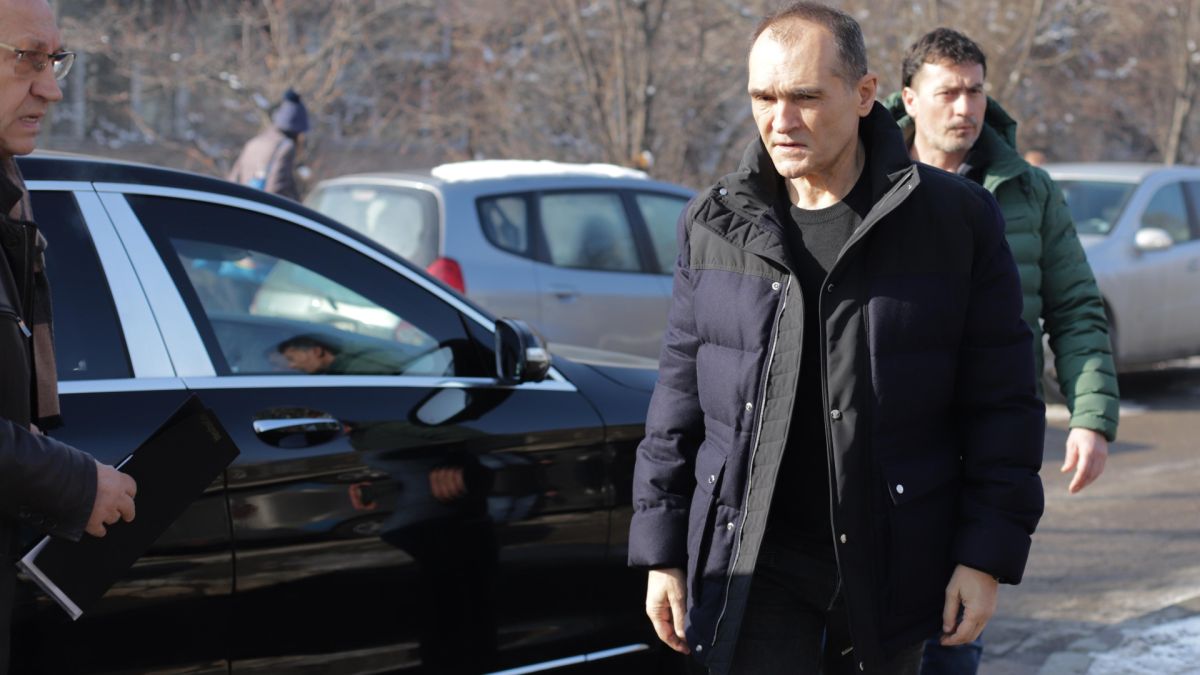 Нахалство: Божков лъсна в центъра на София, спипаха го да... СНИМКА