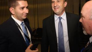 Скандалният приватизатор на "Мраз" и синчето му Слави позорно бранят Радев