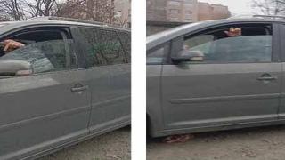 Зъл миньор погна 10-годишни деца с тесла, показа им... СНИМКИ
