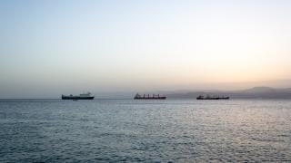Снаряд удари британски товарен кораб в Червено море