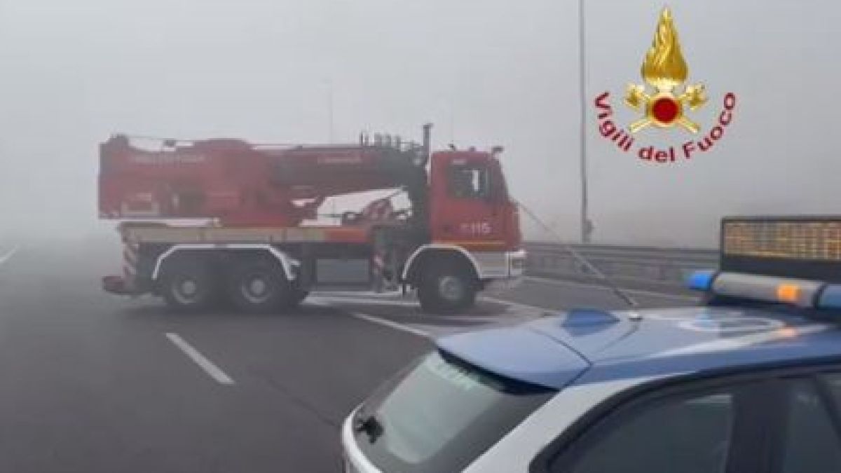 Тежка катастрофа с 20 коли в Италия, съпрузи загинаха заклещени ВИДЕО