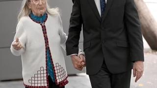 103-годишна жена се залюби с... внука си СНИМКИ
