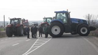 Пада ли блокадата? Кулата е отворена, но...