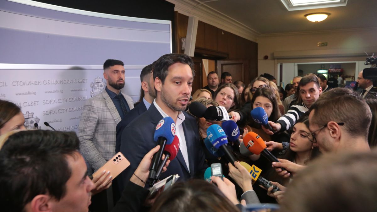 Драма в ПП-ДБ-СС в СОС! Бонев цепи триумвирата, обвини партньорите си в...