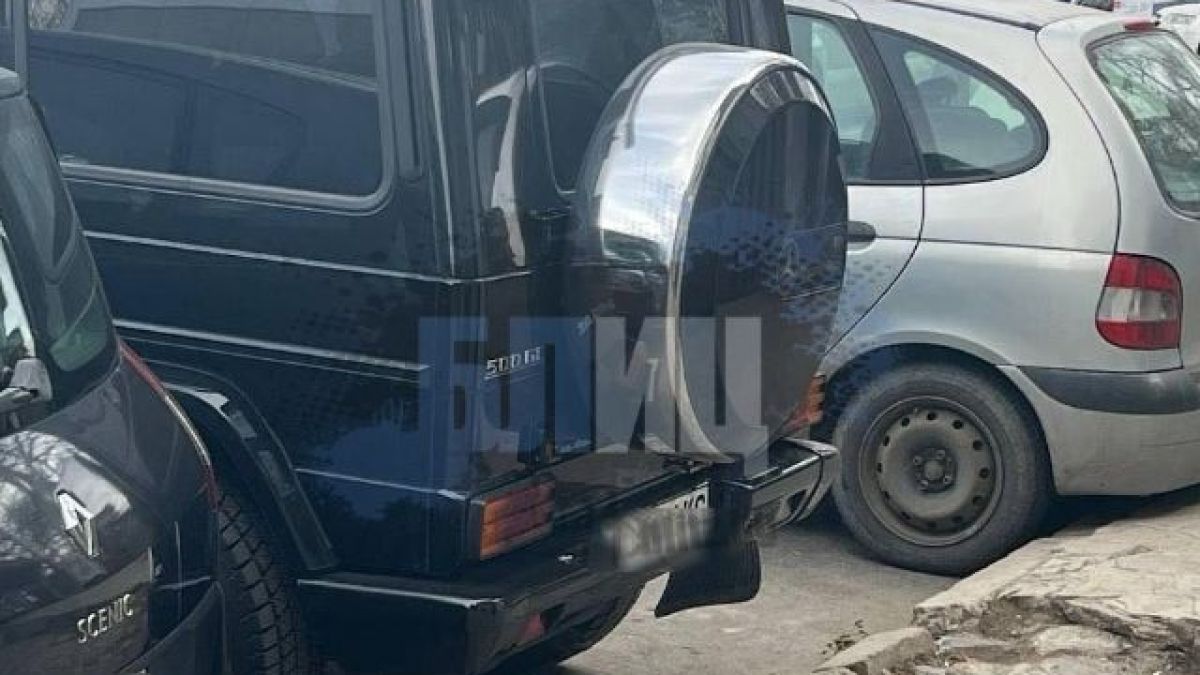 Фотобомба в БЛИЦ! Български президент слиза от мутренски джип в "Драгалевци"