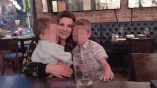 Омъжена майка се вмъкна в хотелската стая на две 15-г. момчета: Прави секс с тях, докато трето гледаше СНИМКИ 18+