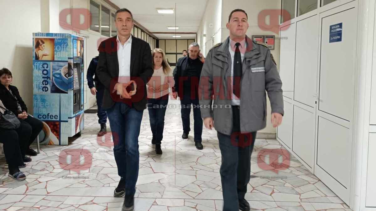 Линейка лети към болницата след огнения ужас в Бургас, а кметът Николов...