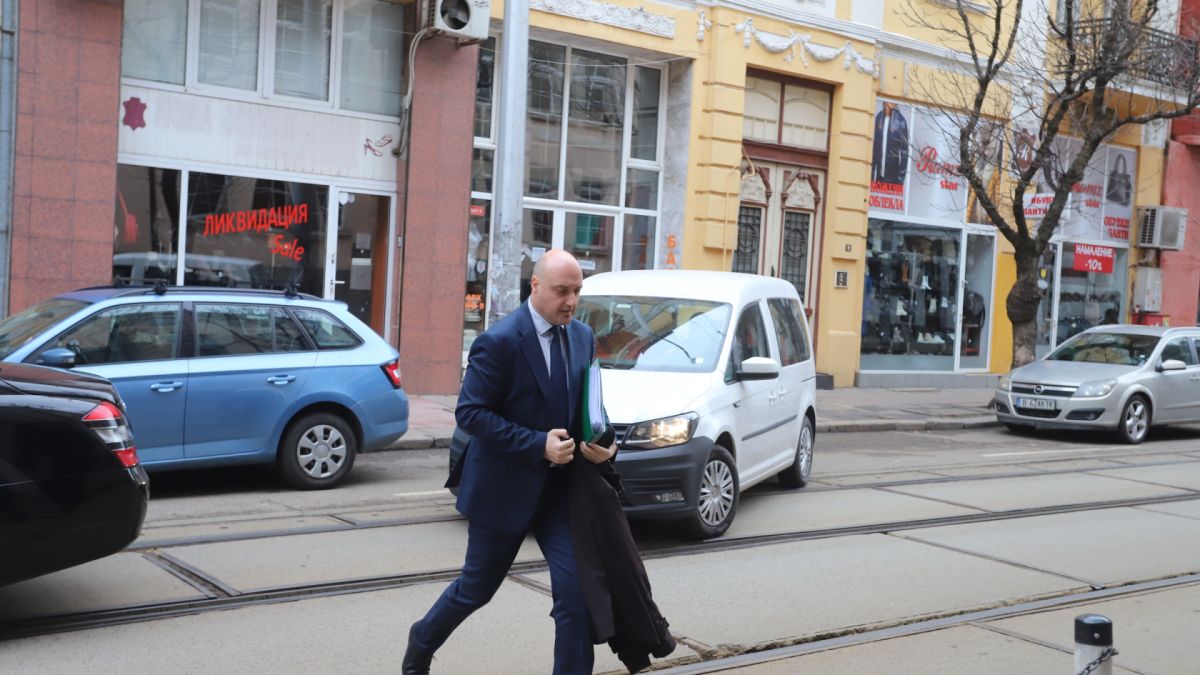 Патрон и кръст от клонки: Сарафов със зловещи новини за прокурори и Нотариуса ВИДЕО