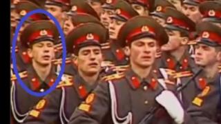 Новият командващ на ВСУ забелязан на Парада на победата в Москва ВИДЕО 