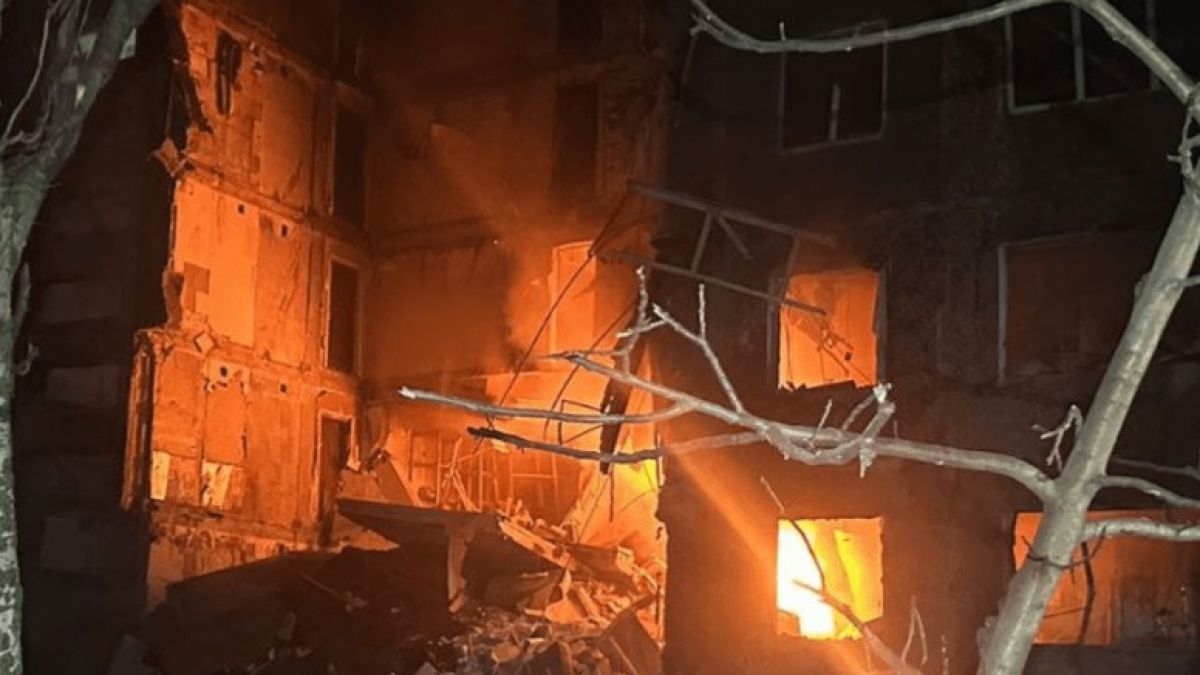 Русия порази два пъти Селидово: Разрушена е сграда и болница, има хора под развалините ВИДЕО