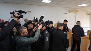 Дебора и насилникът ѝ Георги се появиха в съда, той окован, а тя... БЛИЦ TV