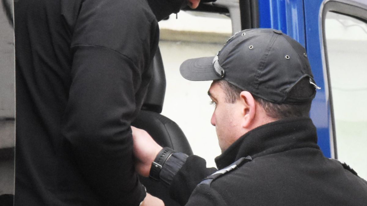 Първи думи на спипания с подкуп общинар във Варна, моли за милост заради... СНИМКИ