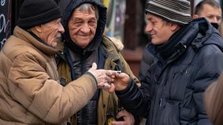 Ще побеснеете: Нагли македонци се изгавриха жестоко със старци в Бургас