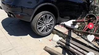 Тузарски джип влетя в детска градина и мрежата пламна СНИМКИ