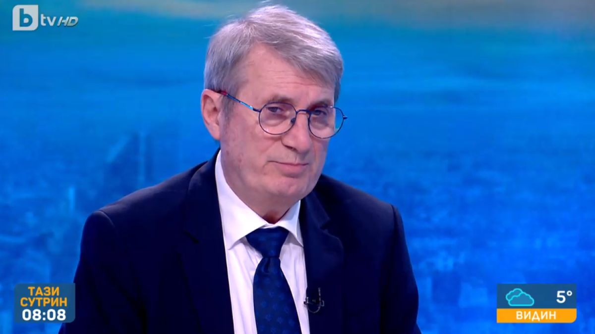 На изпроводяк Хинков се ожали, че го спрели да смени шефовете на 10-15 болници, а за случая "Даная"...
