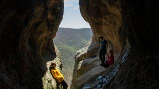 Чужд политик се щракна пред българска забележителност и го направиха на мармалад 