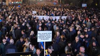 В Албания става страшно, Тирана потъна в хаос насред протести 