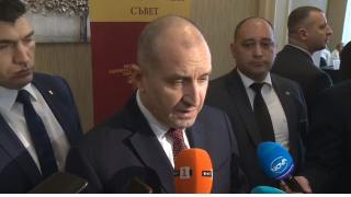 Става страшно: Радев апелира общество и медии за натиск срещу... ВИДЕО