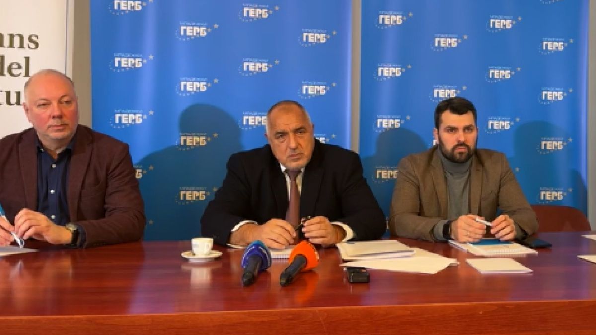 Брифингът на ГЕРБ в Плевен започна със скандал, Борисов се вбеси заради... БЛИЦ TV