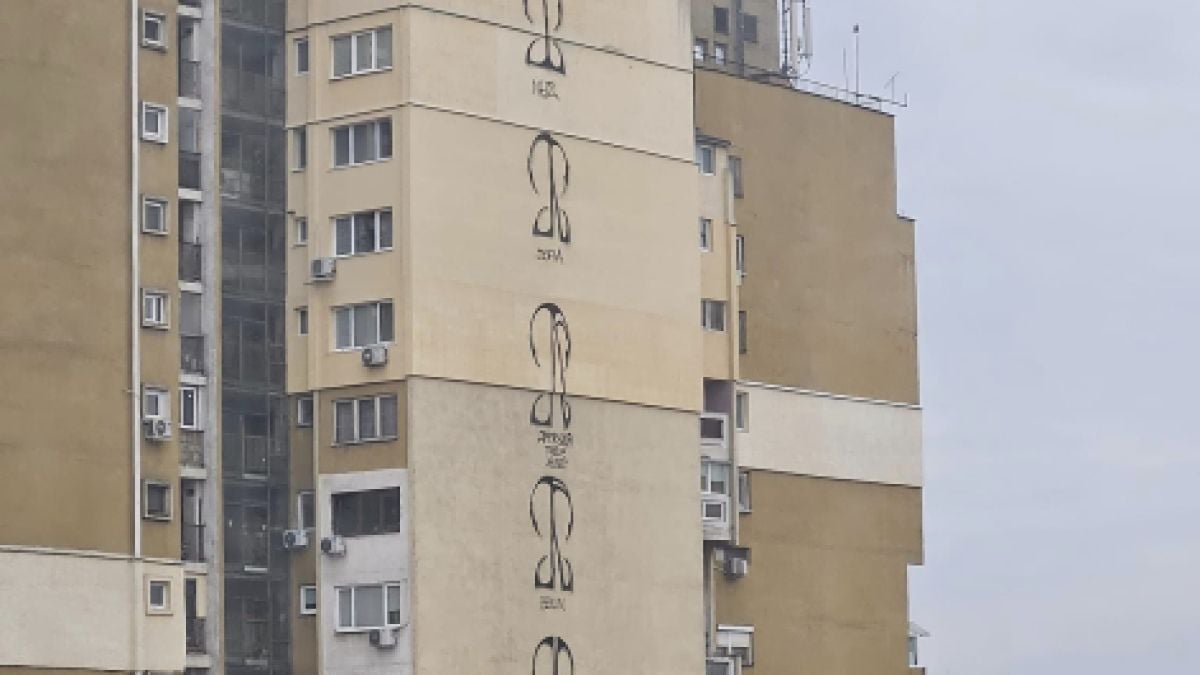 Мистерия в София! Какви са тези символи по блоковете