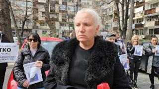 Майката на убития Митко пред БЛИЦ: Защо се мълчи за четвъртия човек? ВИДЕО