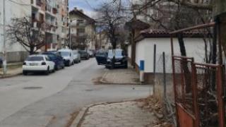 Свещеници със скъпарски коли взривиха Кюстендил с безобразни изцепки СНИМКИ