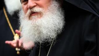 Мистериозен гръцки монах помага на Чарлз III в битката с коварната болест 