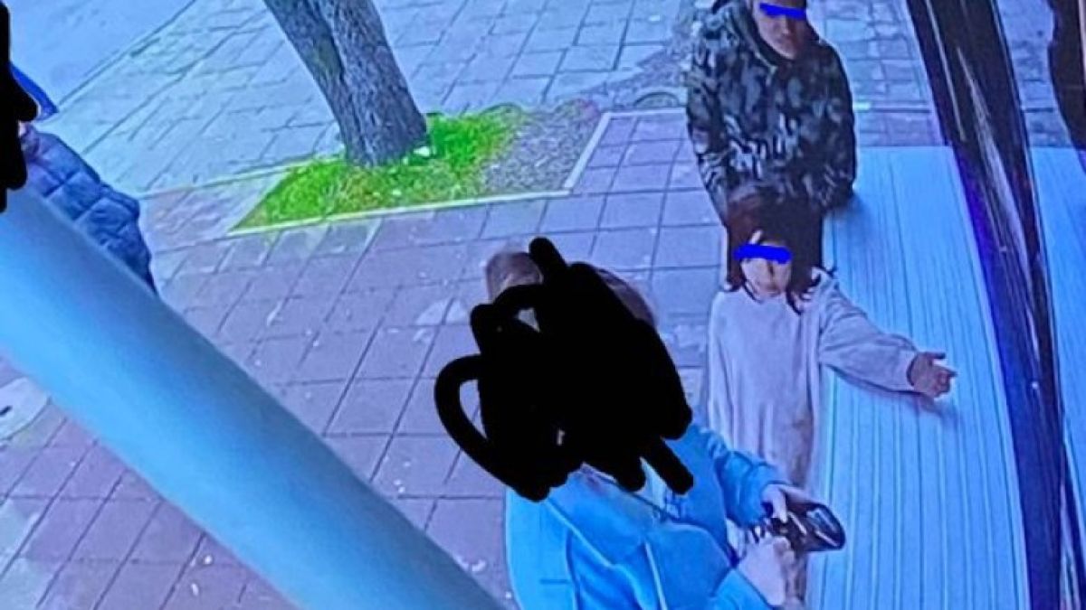Наглост: Мъж помогна на просяци в Студентски град, последвалото е скандално СНИМКИ