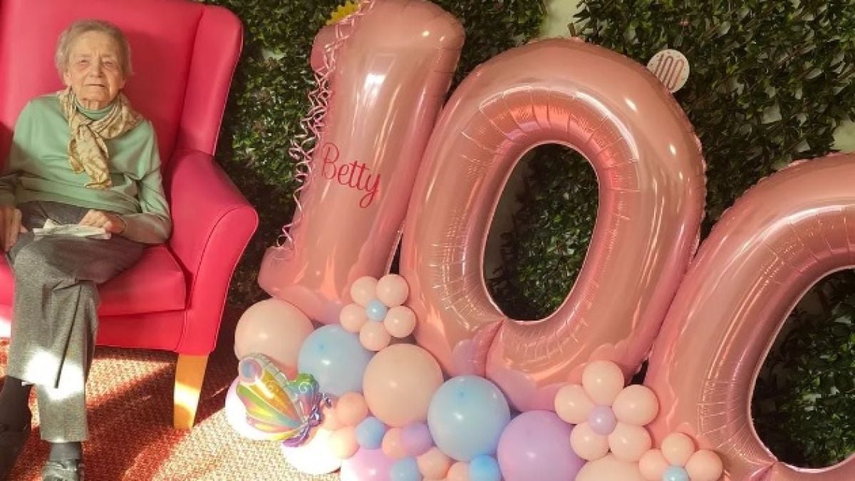 100-г. жена разкри тайната на дълголетието си СНИМКИ