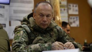 Черни облаци над Сирски в Украйна, Зеленски май ще му бие шута