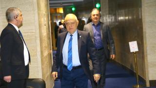 Има ли изненада? Атанасов открехна вратата за кандидат-президента