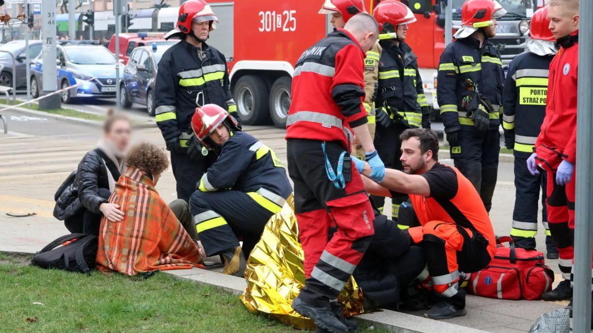 Кървава жътва в Полша: Кола се заби в минувачи и стана страшно СНИМКИ
