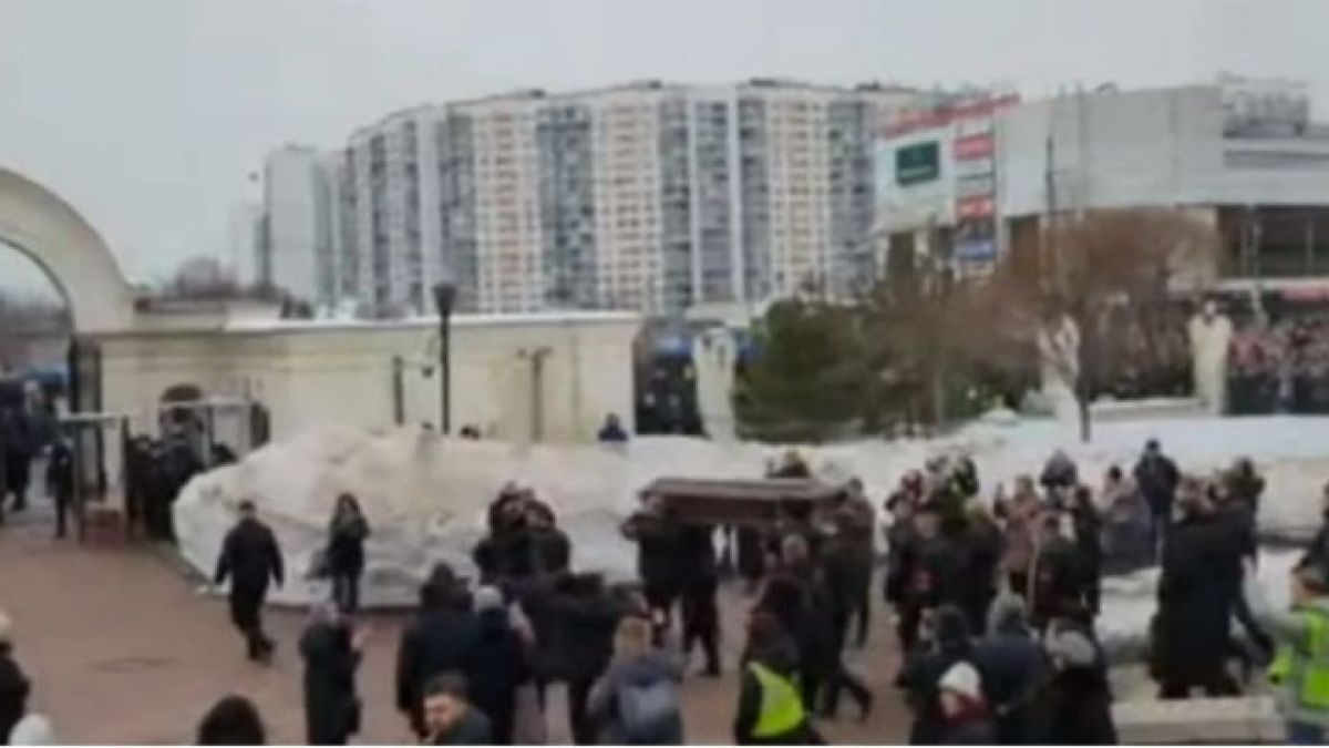 Арестуваха Зеленски на погребението на Навални!