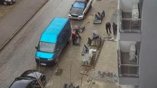 Скандално! Районен кмет на ПП-ДБ премахва зелени площи, за да прави паркинг СНИМКИ